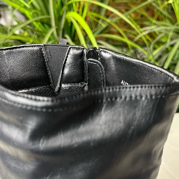 Black Leather Heeled Boot - Picture 4 of 5